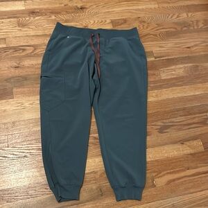 Figs Zamora jogger in Moss, size XL petite